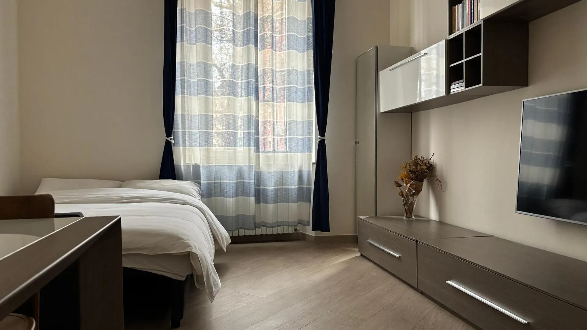 Milano Easy Living Apartment 0*, Milan